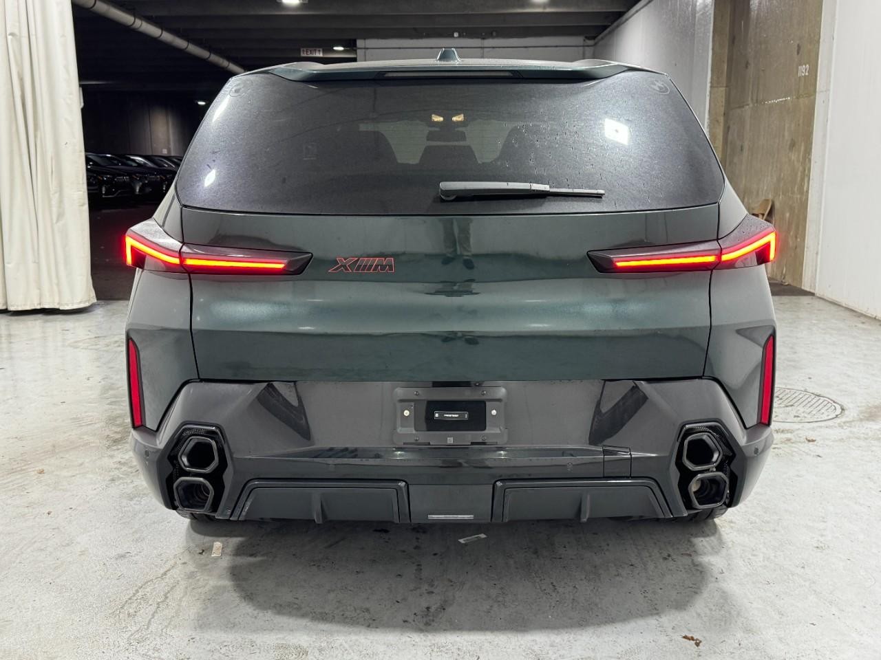 BMW XM Vehicle Full-screen Gallery Image 9