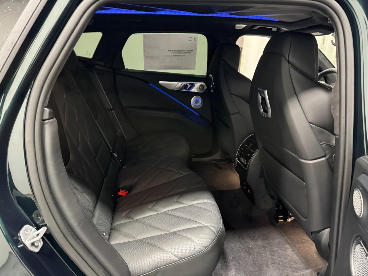 BMW XM Vehicle Full-screen Gallery Image 10