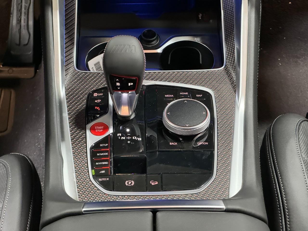 BMW XM Vehicle Full-screen Gallery Image 15