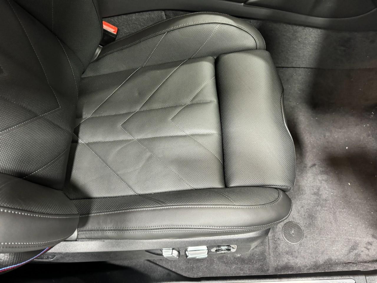 BMW XM Vehicle Full-screen Gallery Image 18