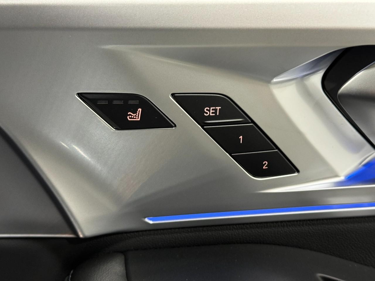 BMW XM Vehicle Full-screen Gallery Image 20