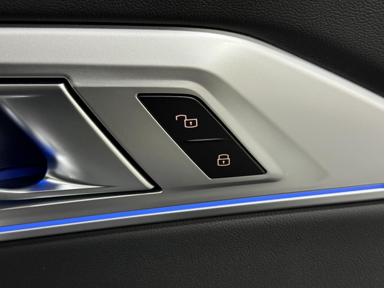 BMW XM Vehicle Full-screen Gallery Image 21