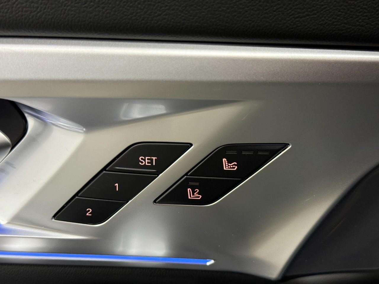 BMW XM Vehicle Full-screen Gallery Image 23