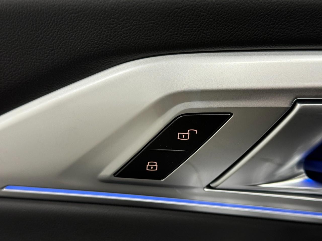 BMW XM Vehicle Full-screen Gallery Image 24