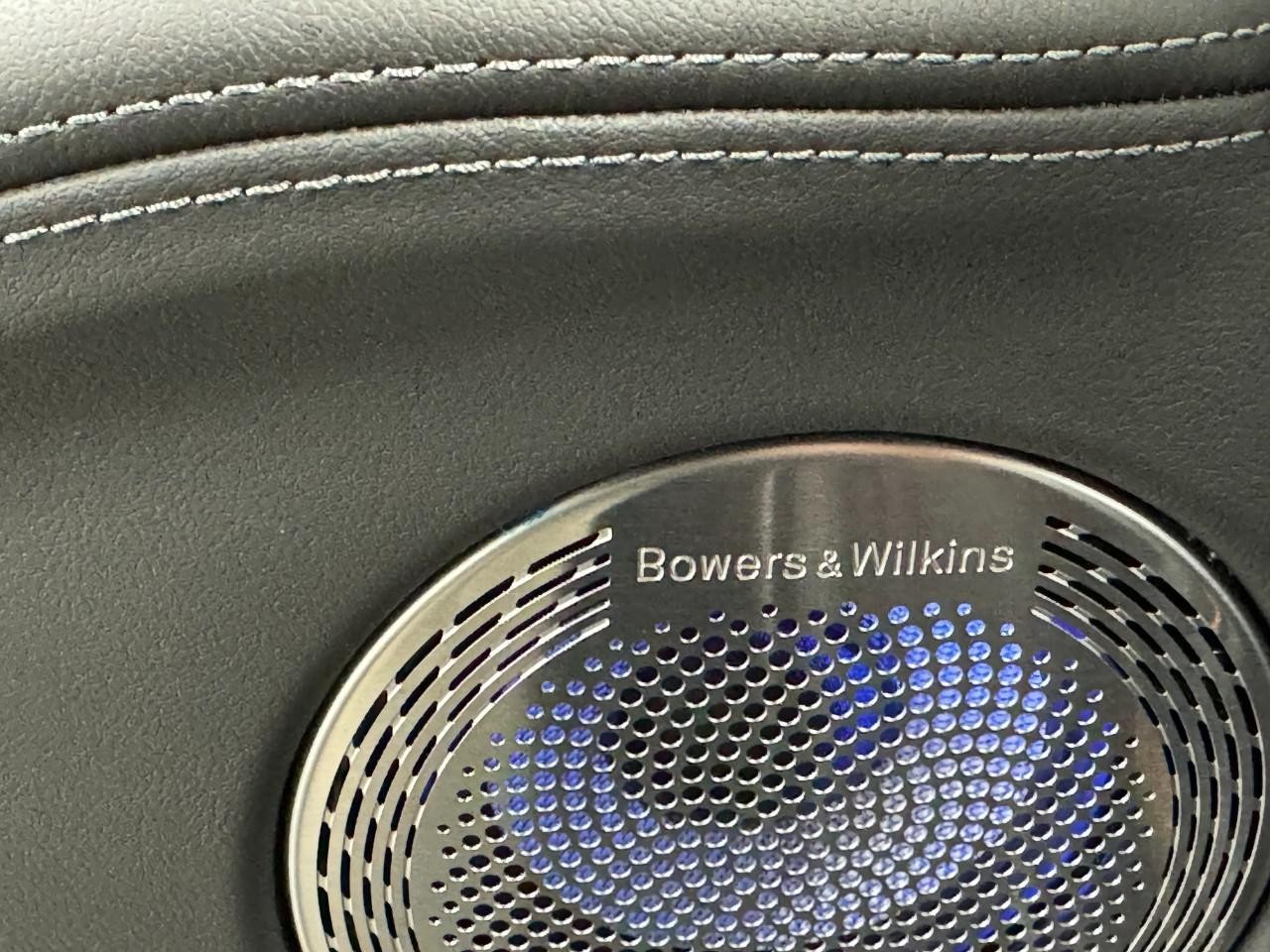 BMW XM Vehicle Full-screen Gallery Image 26