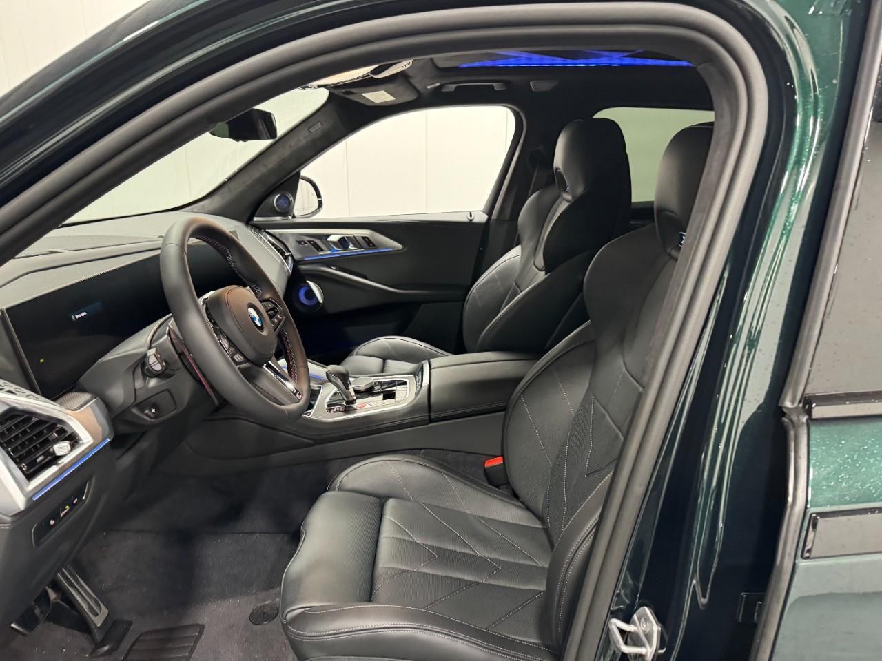 BMW XM Vehicle Full-screen Gallery Image 28