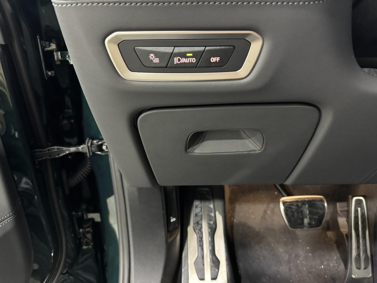 BMW XM Vehicle Full-screen Gallery Image 31