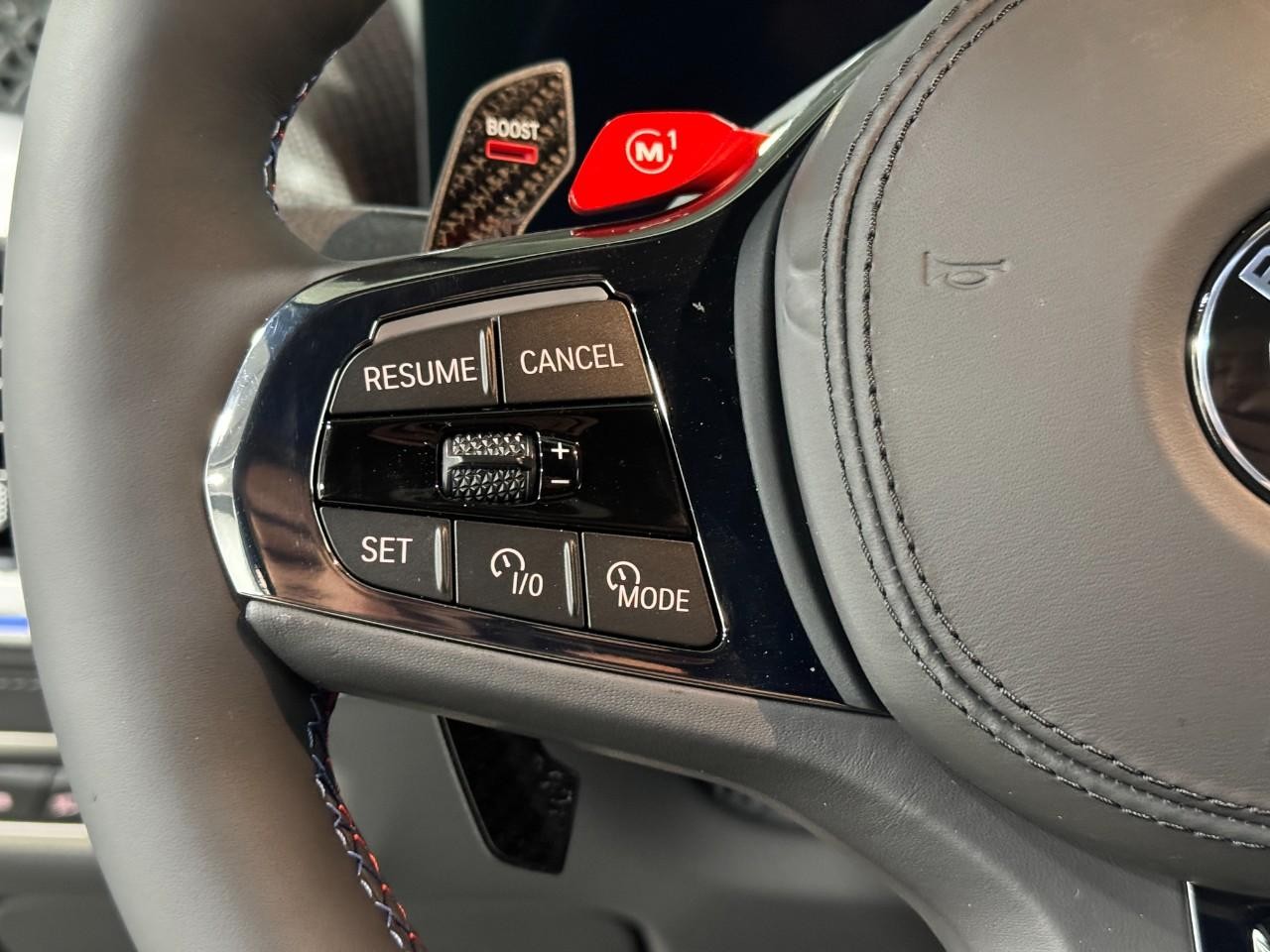 BMW XM Vehicle Full-screen Gallery Image 32