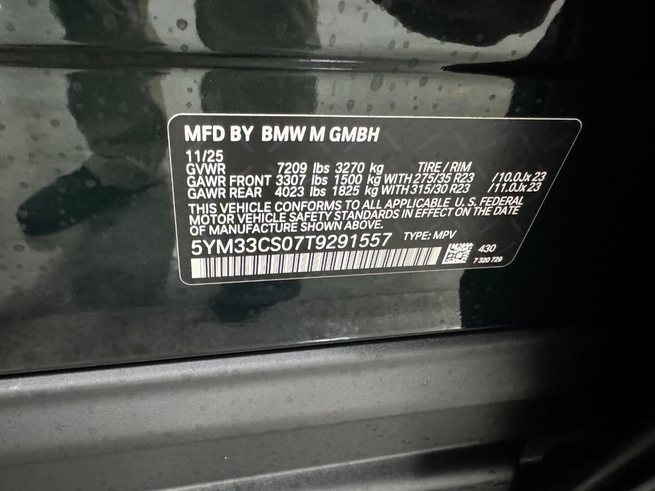 BMW XM Vehicle Full-screen Gallery Image 36