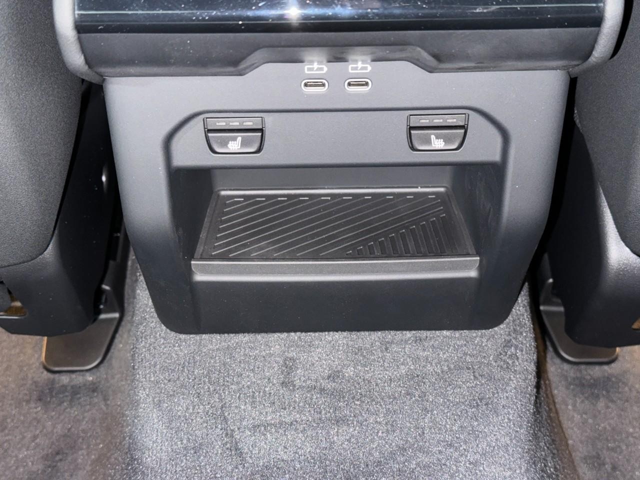 BMW 5 Series Vehicle Full-screen Gallery Image 11