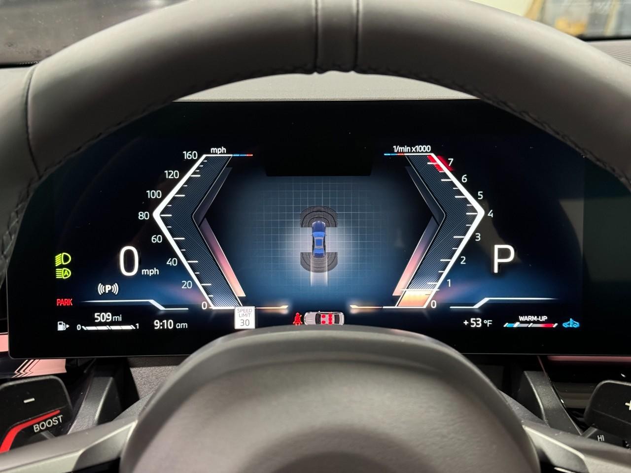 BMW 5 Series Vehicle Full-screen Gallery Image 32