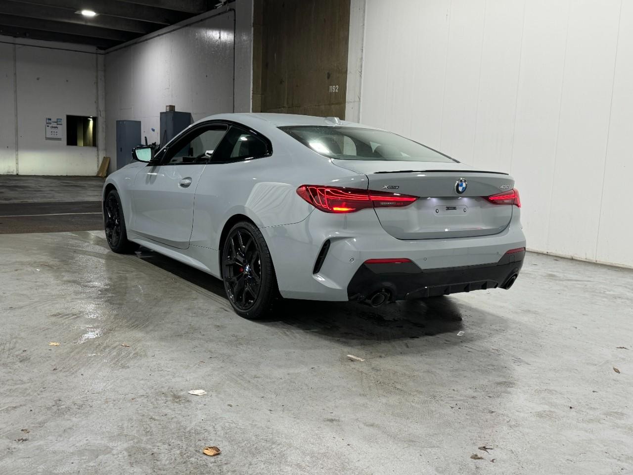 BMW 4 Series Vehicle Full-screen Gallery Image 3