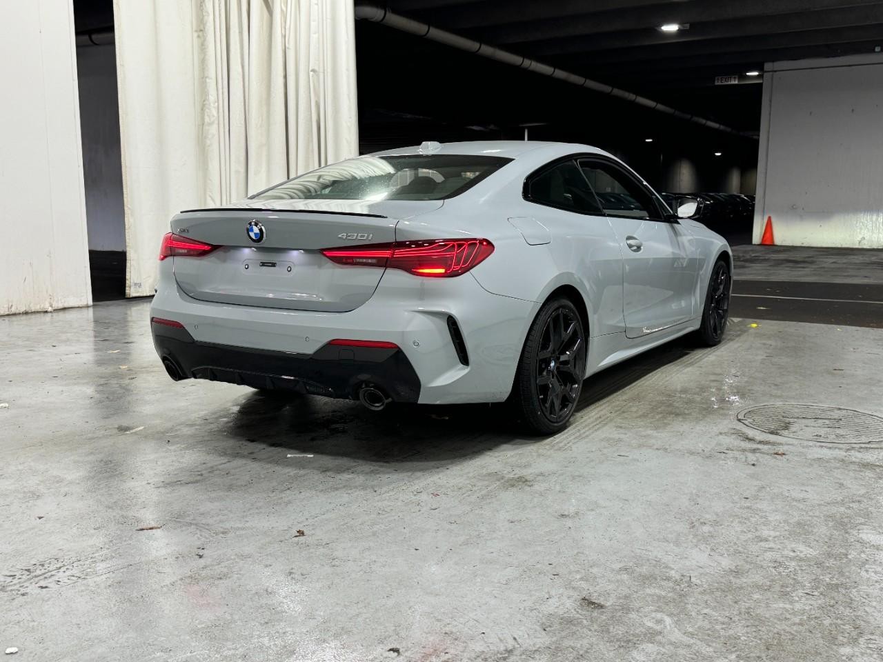 BMW 4 Series Vehicle Full-screen Gallery Image 4