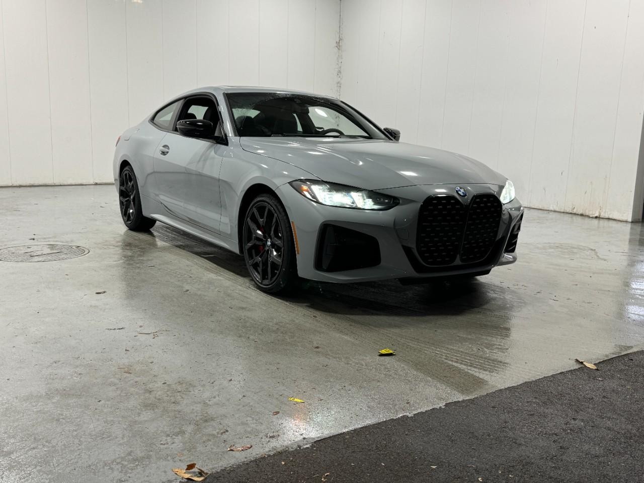 BMW 4 Series Vehicle Full-screen Gallery Image 6