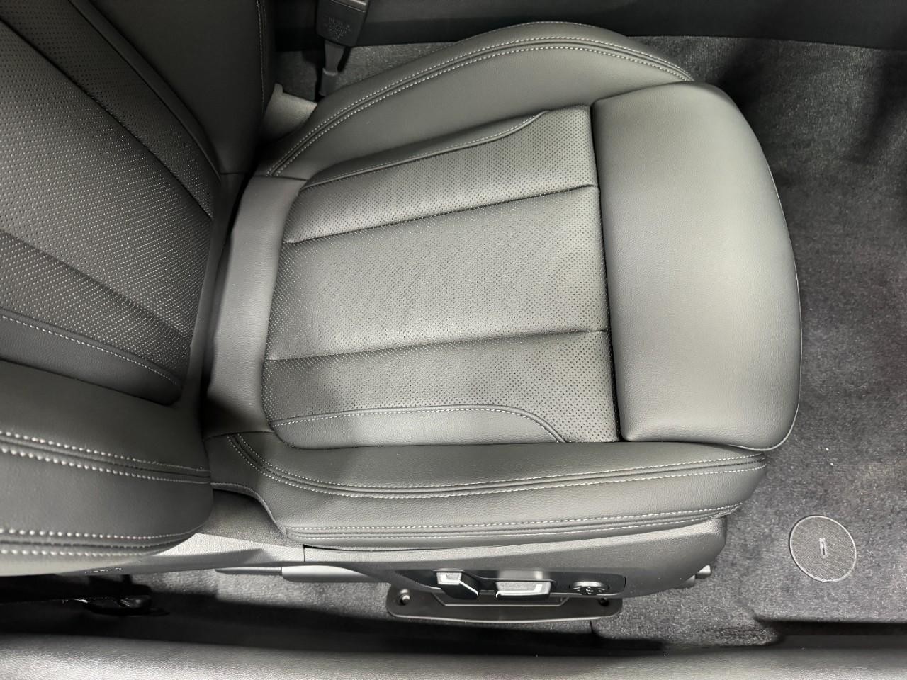 BMW 4 Series Vehicle Full-screen Gallery Image 18