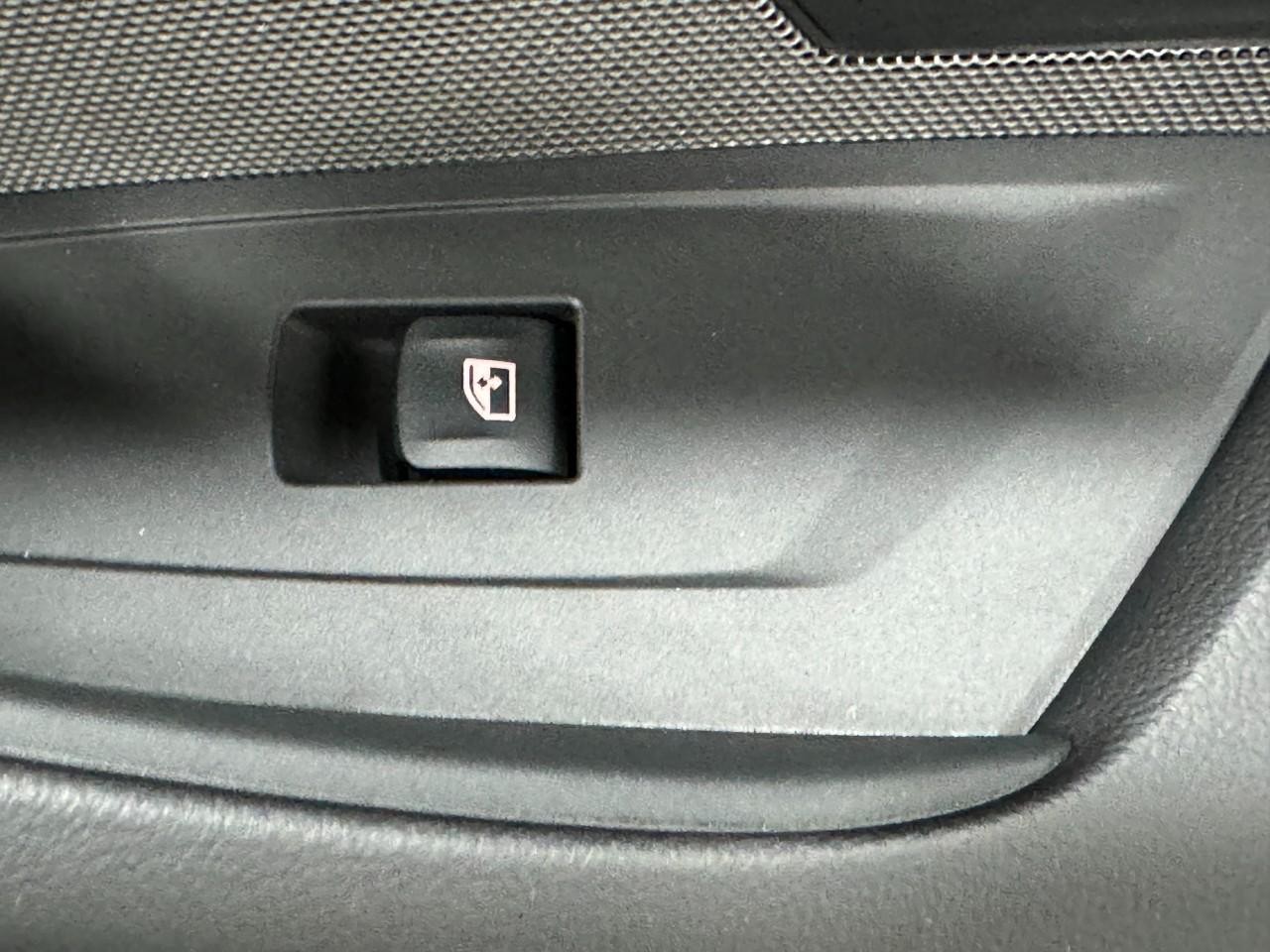 BMW 4 Series Vehicle Full-screen Gallery Image 21