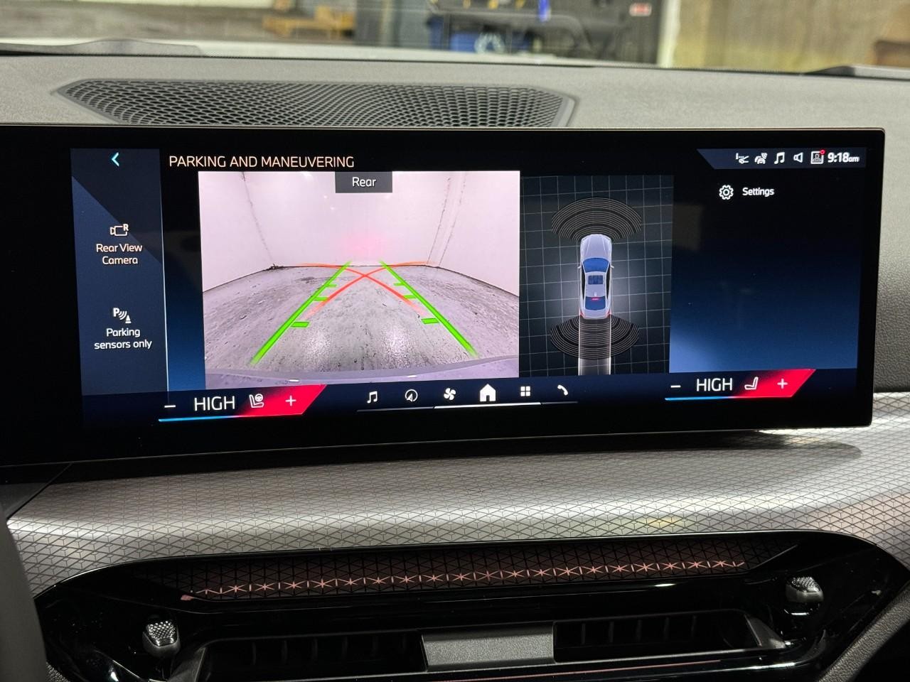 BMW 4 Series Vehicle Full-screen Gallery Image 34