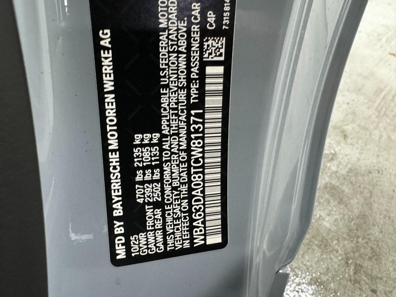 BMW 4 Series Vehicle Full-screen Gallery Image 35