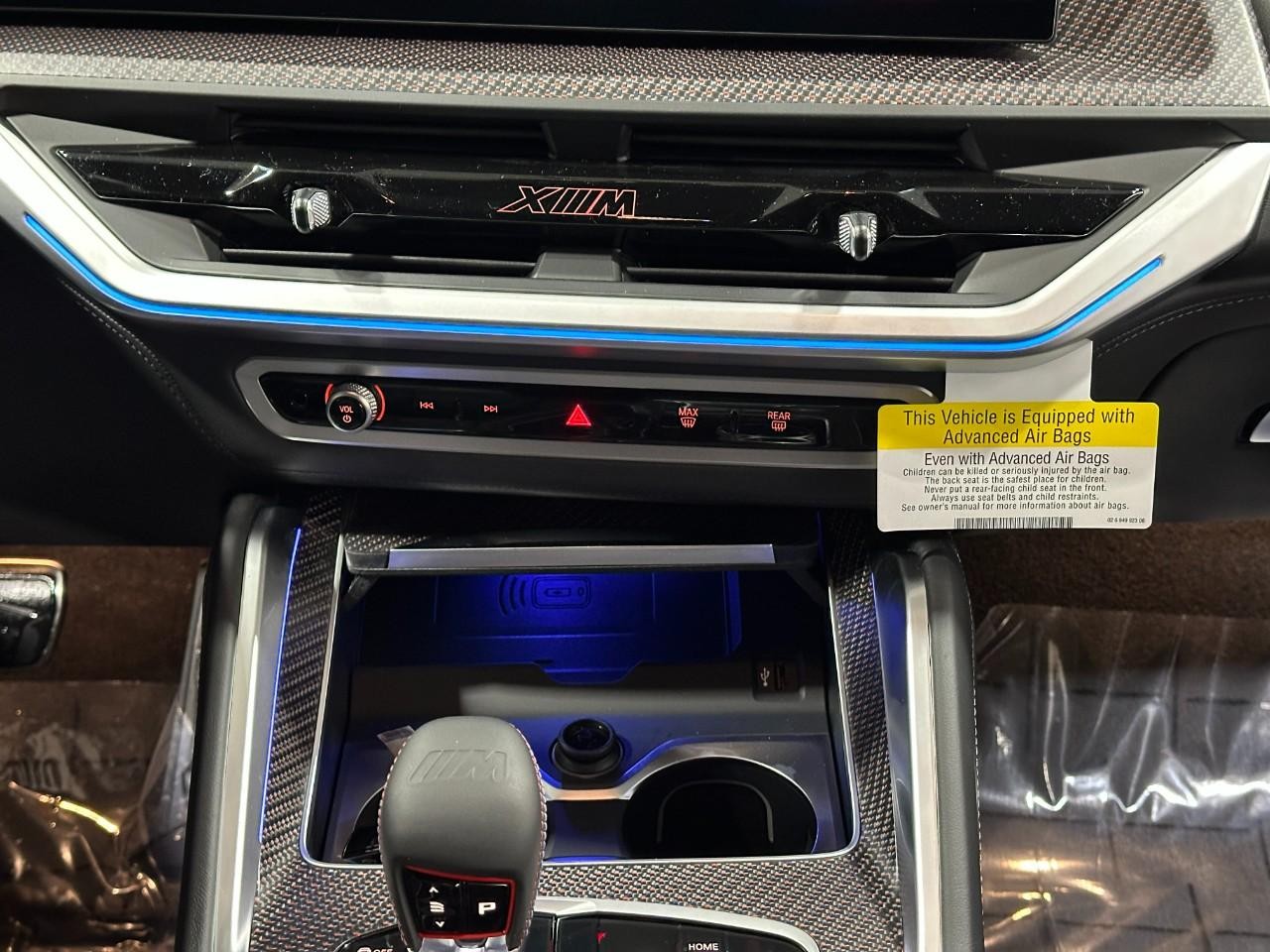 BMW XM Vehicle Full-screen Gallery Image 17