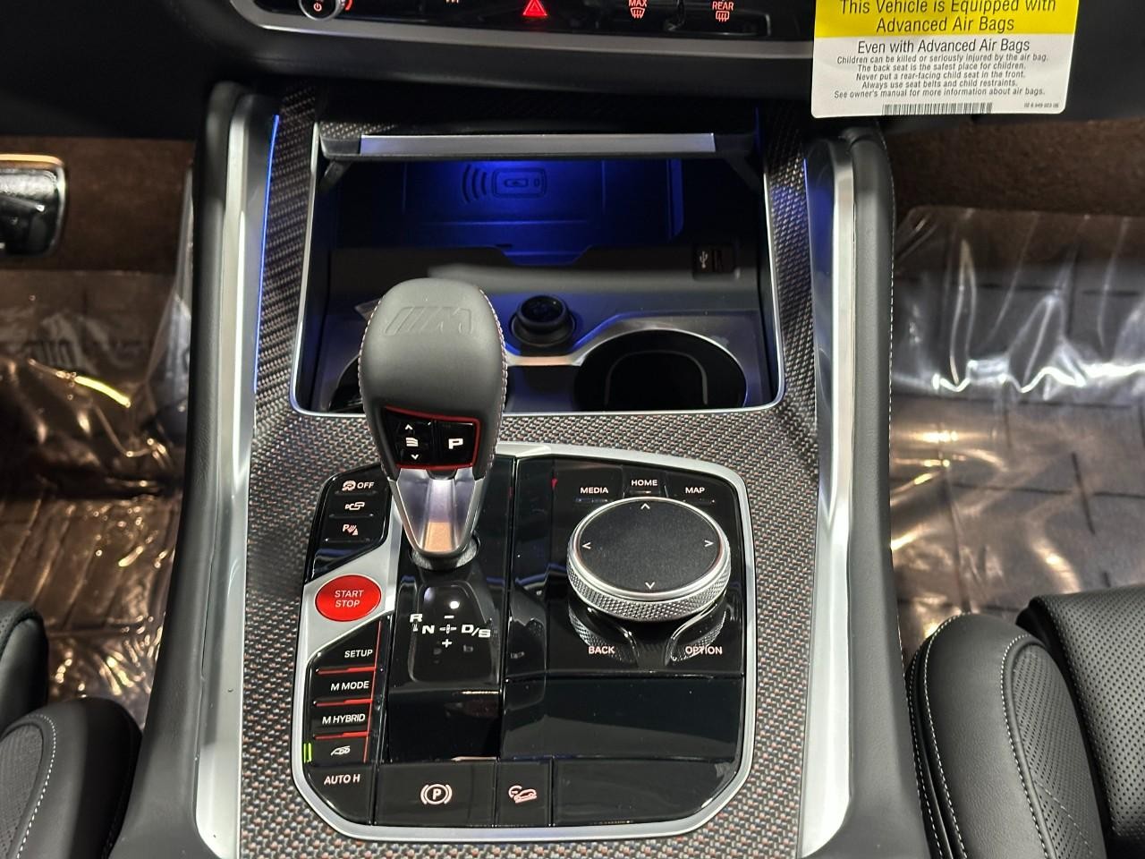 BMW XM Vehicle Full-screen Gallery Image 18