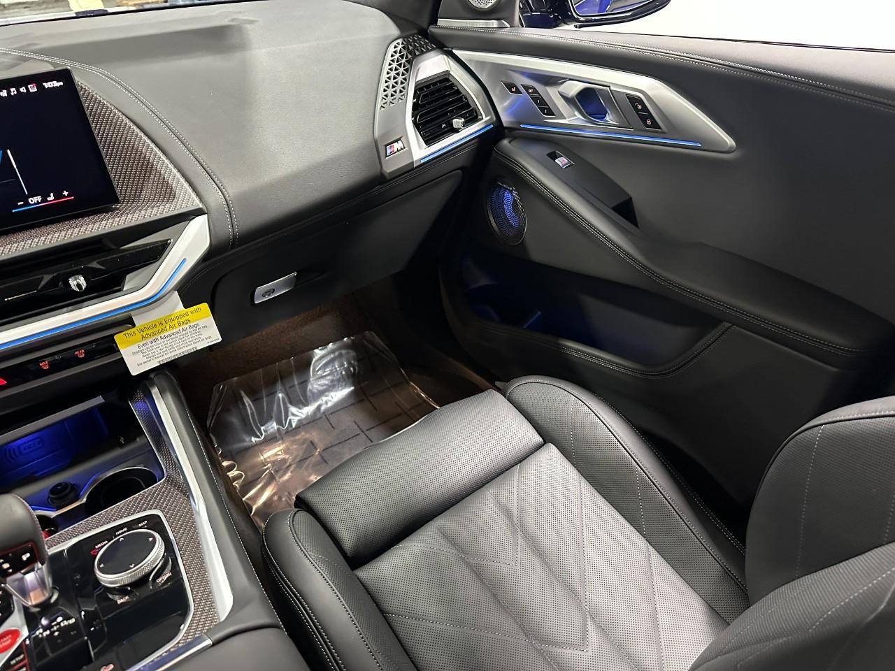 BMW XM Vehicle Full-screen Gallery Image 19