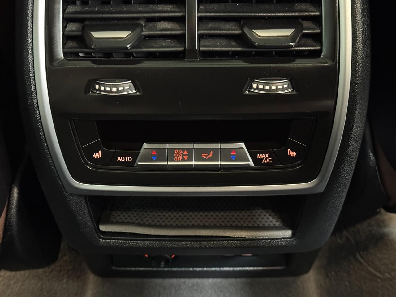 BMW X7 Vehicle Full-screen Gallery Image 13