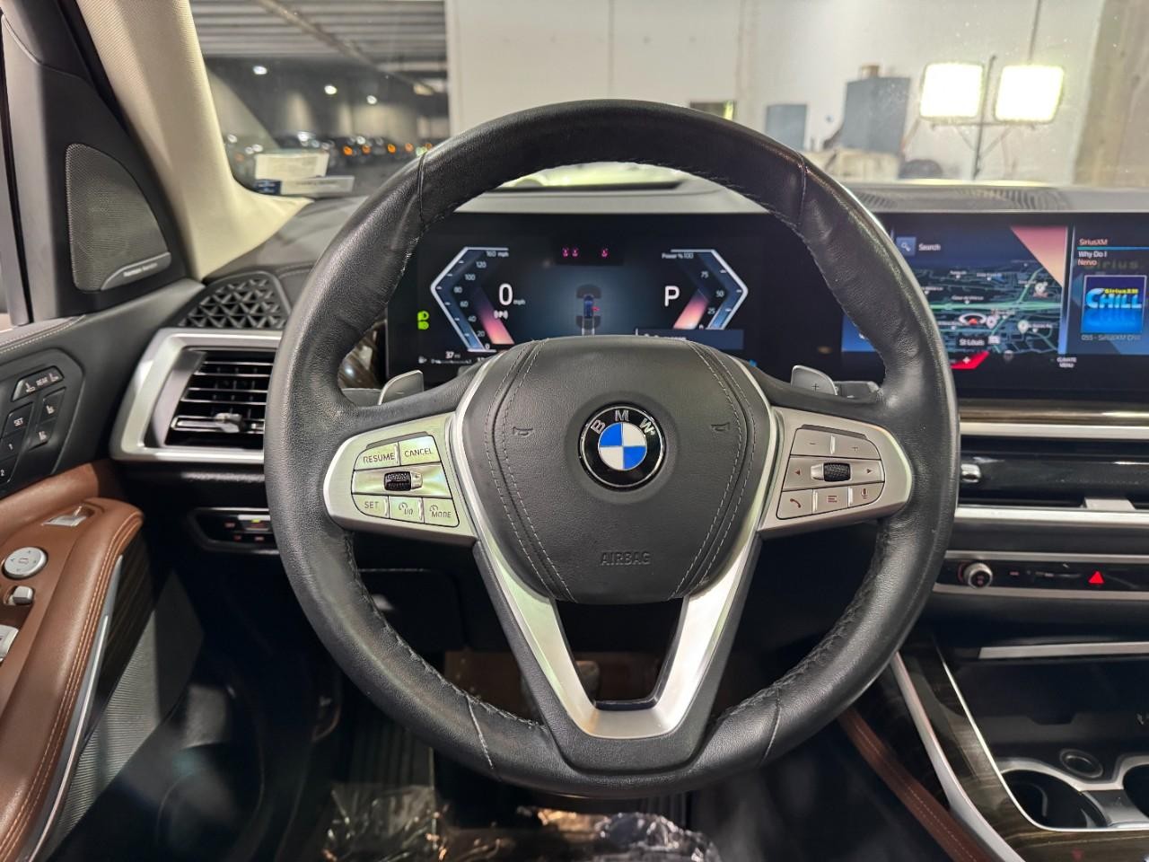 BMW X7 Vehicle Full-screen Gallery Image 16