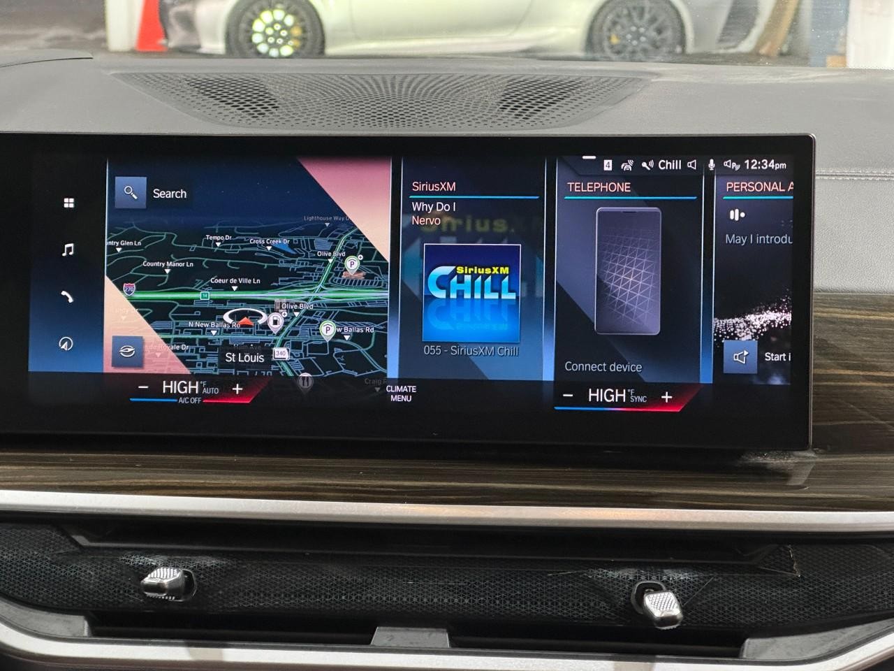 BMW X7 Vehicle Full-screen Gallery Image 17