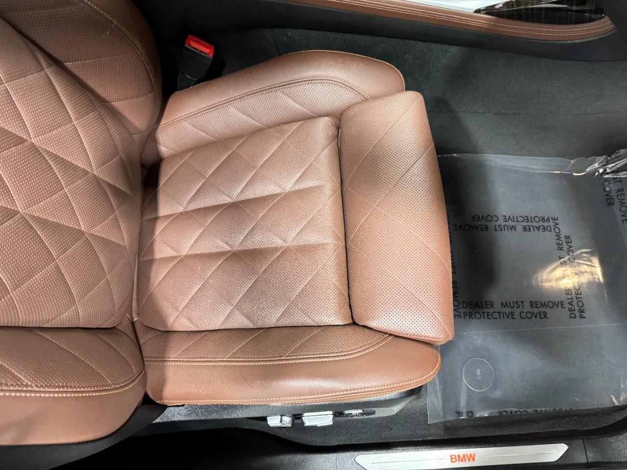 BMW X7 Vehicle Full-screen Gallery Image 21