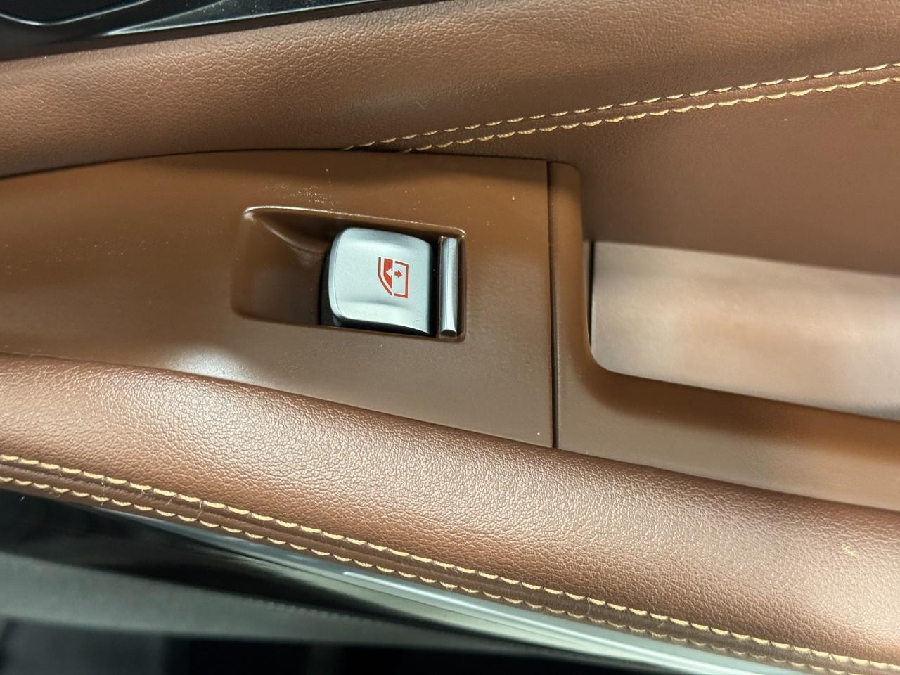 BMW X7 Vehicle Full-screen Gallery Image 25