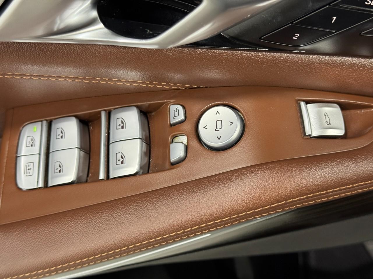 BMW X7 Vehicle Full-screen Gallery Image 29