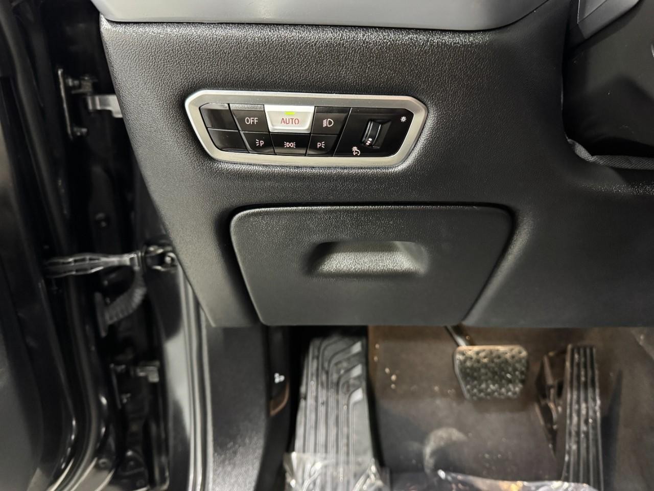 BMW X7 Vehicle Full-screen Gallery Image 33