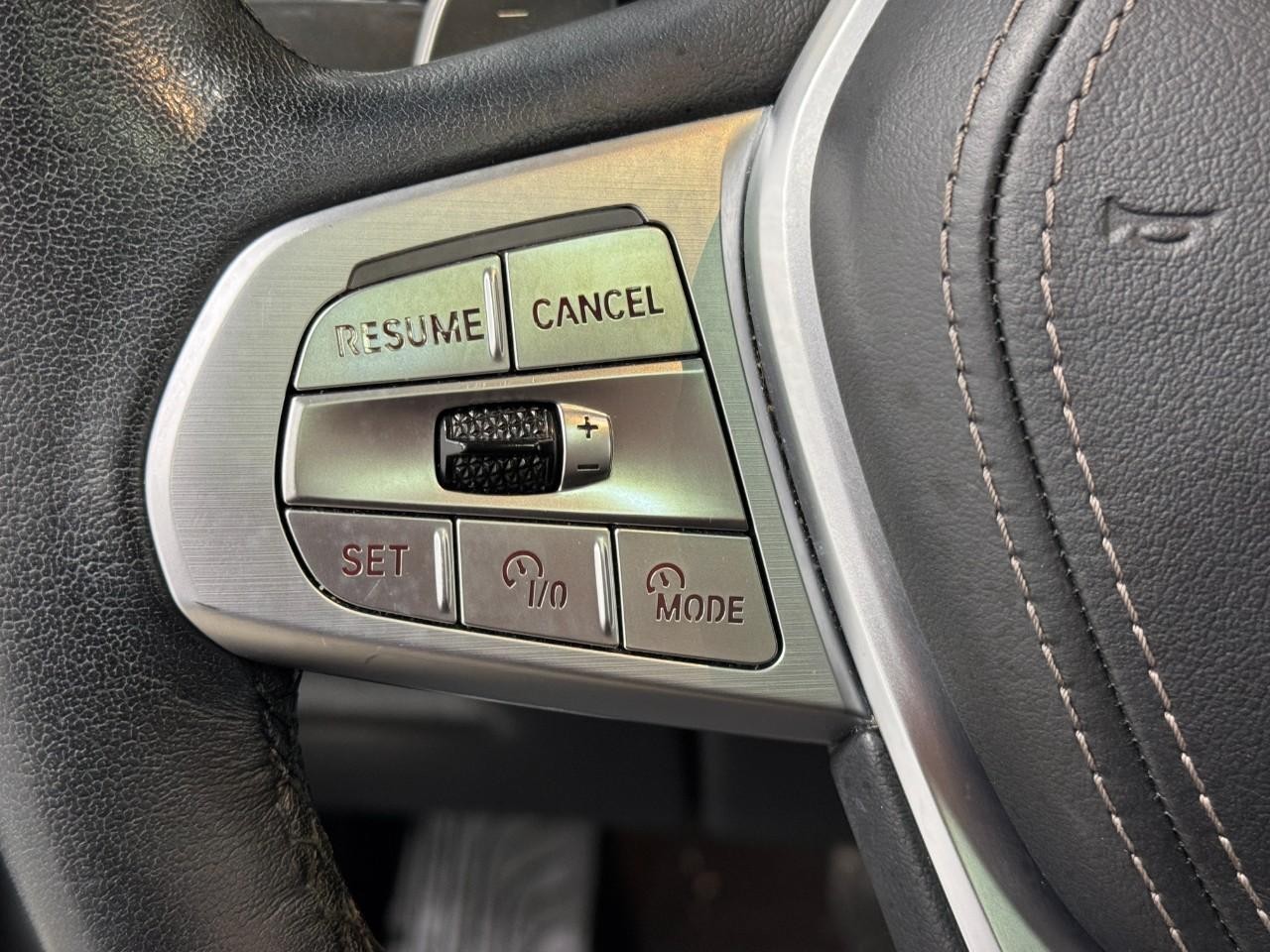 BMW X7 Vehicle Full-screen Gallery Image 34