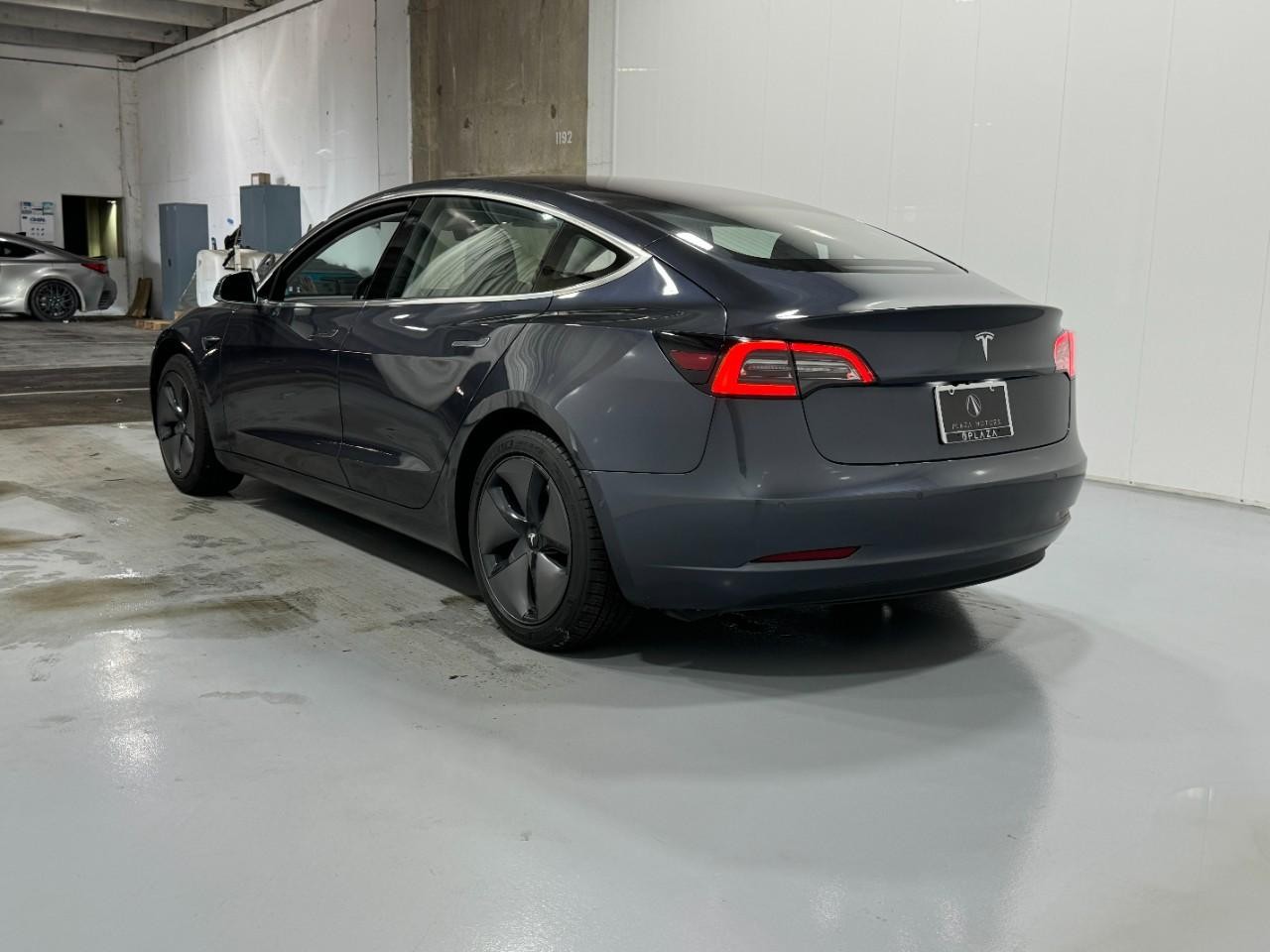 Tesla Model 3 Vehicle Full-screen Gallery Image 3