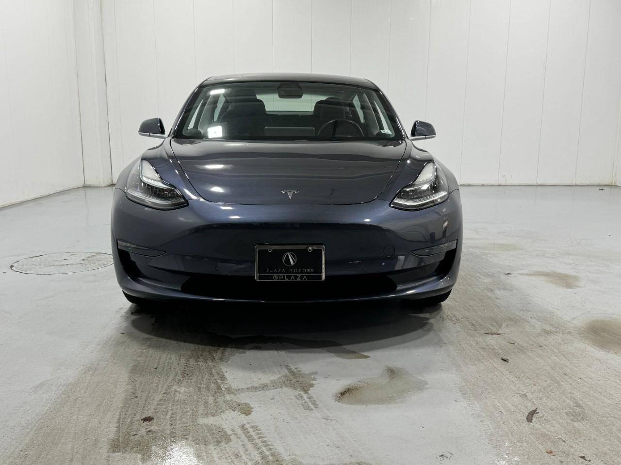Tesla Model 3 Vehicle Full-screen Gallery Image 7