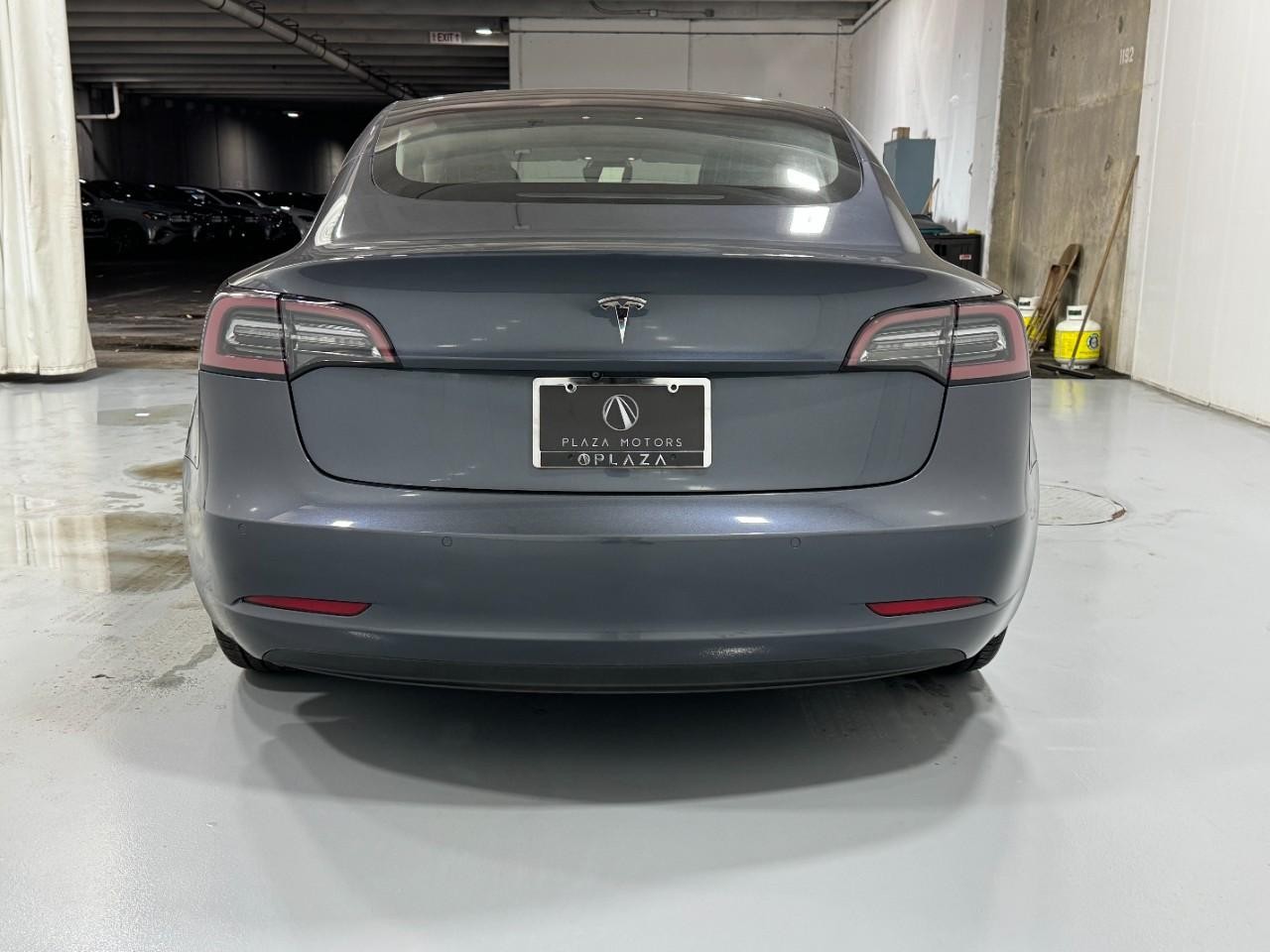 Tesla Model 3 Vehicle Full-screen Gallery Image 9
