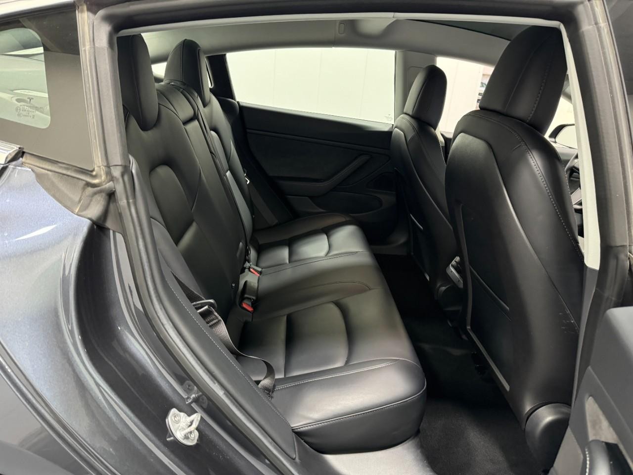 Tesla Model 3 Vehicle Full-screen Gallery Image 10