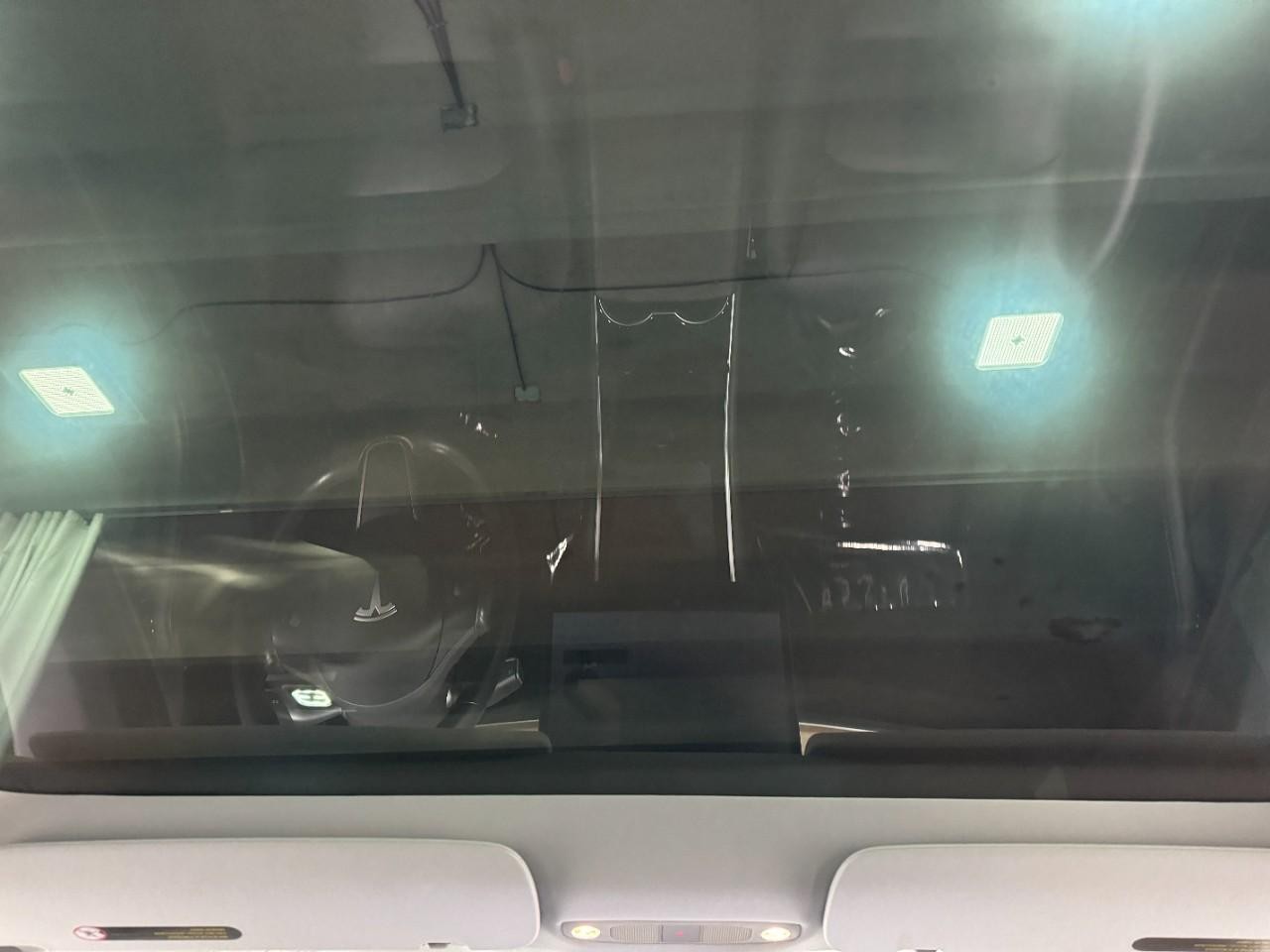 Tesla Model 3 Vehicle Full-screen Gallery Image 11