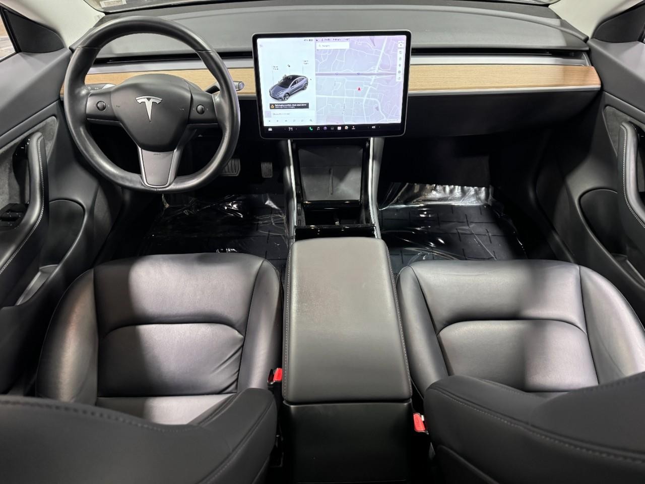 Tesla Model 3 Vehicle Full-screen Gallery Image 12