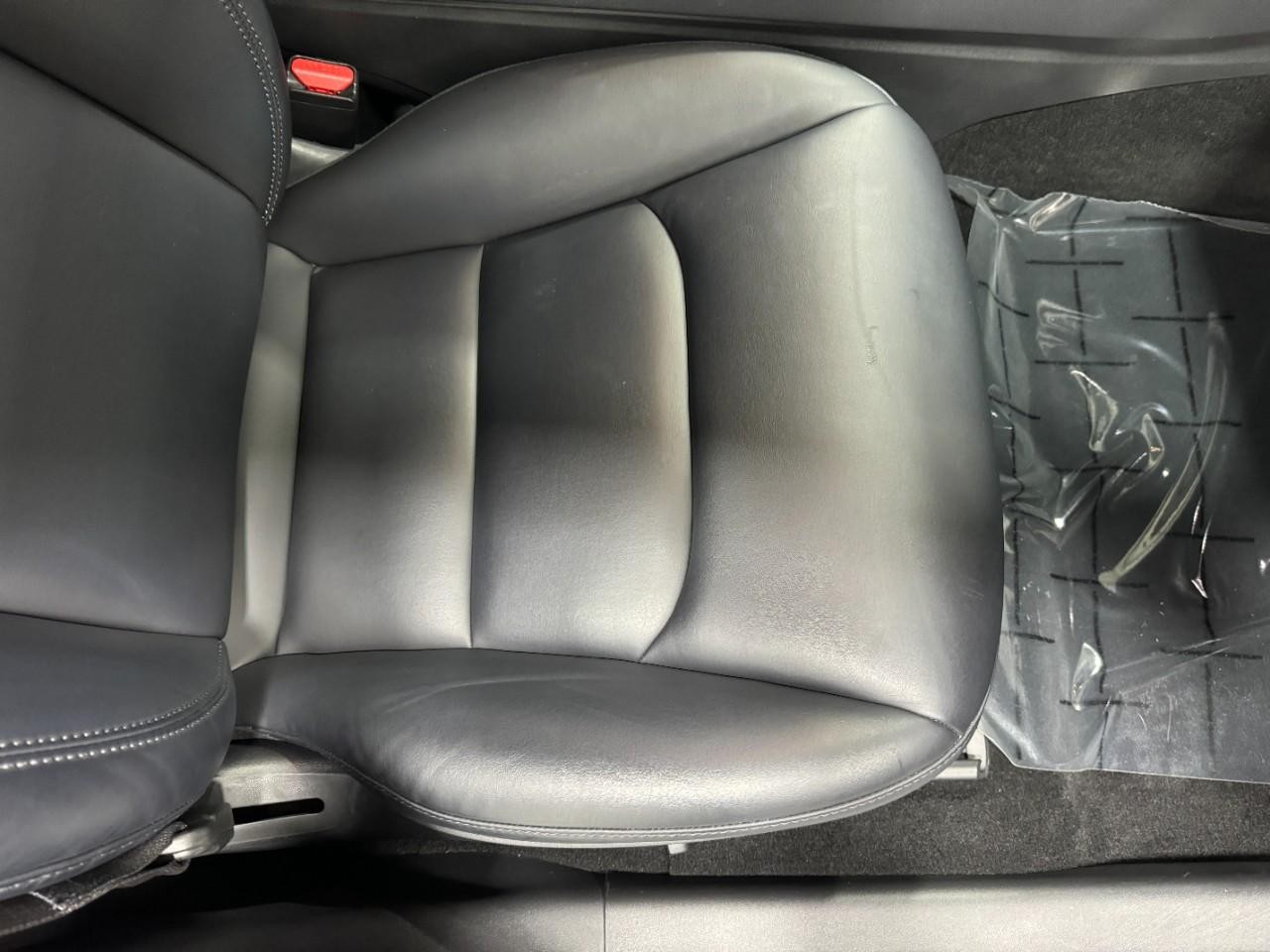 Tesla Model 3 Vehicle Full-screen Gallery Image 17