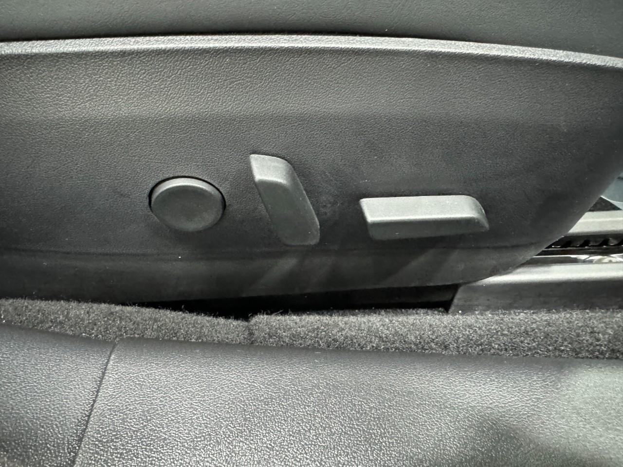 Tesla Model 3 Vehicle Full-screen Gallery Image 18