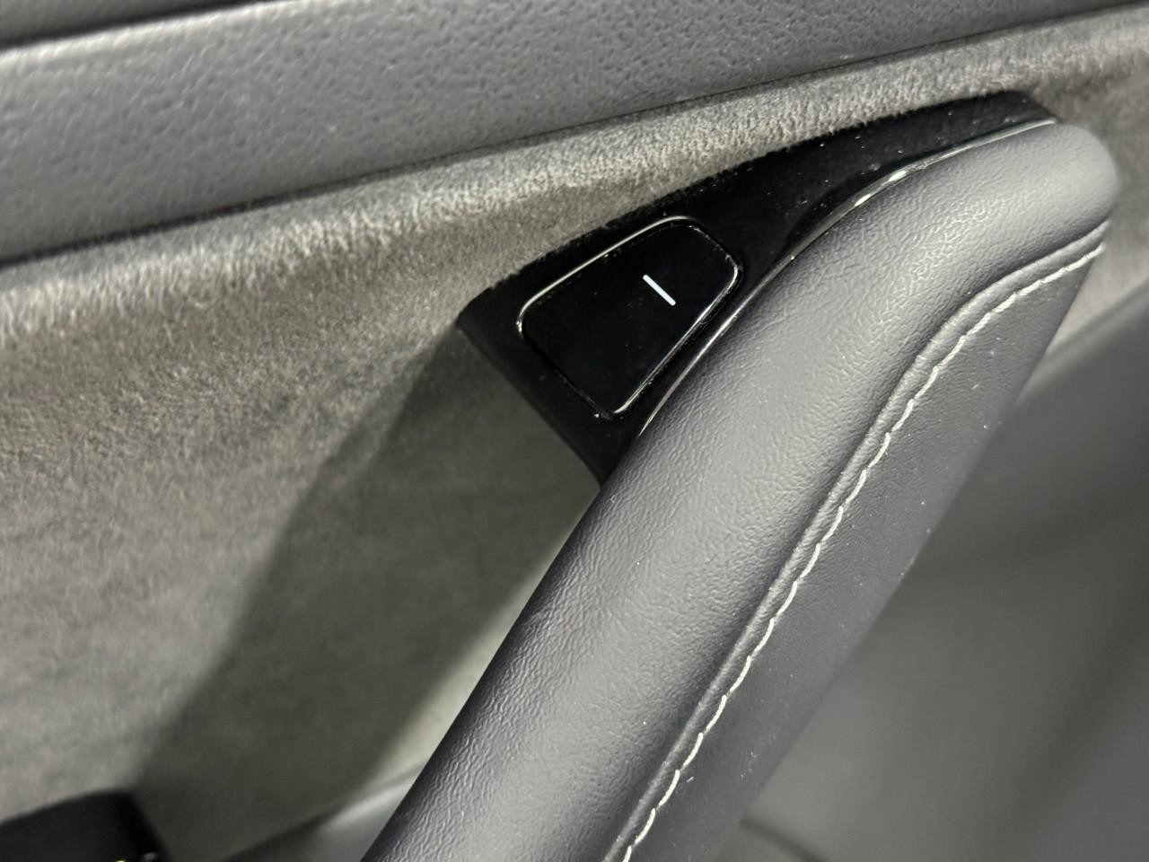 Tesla Model 3 Vehicle Full-screen Gallery Image 21