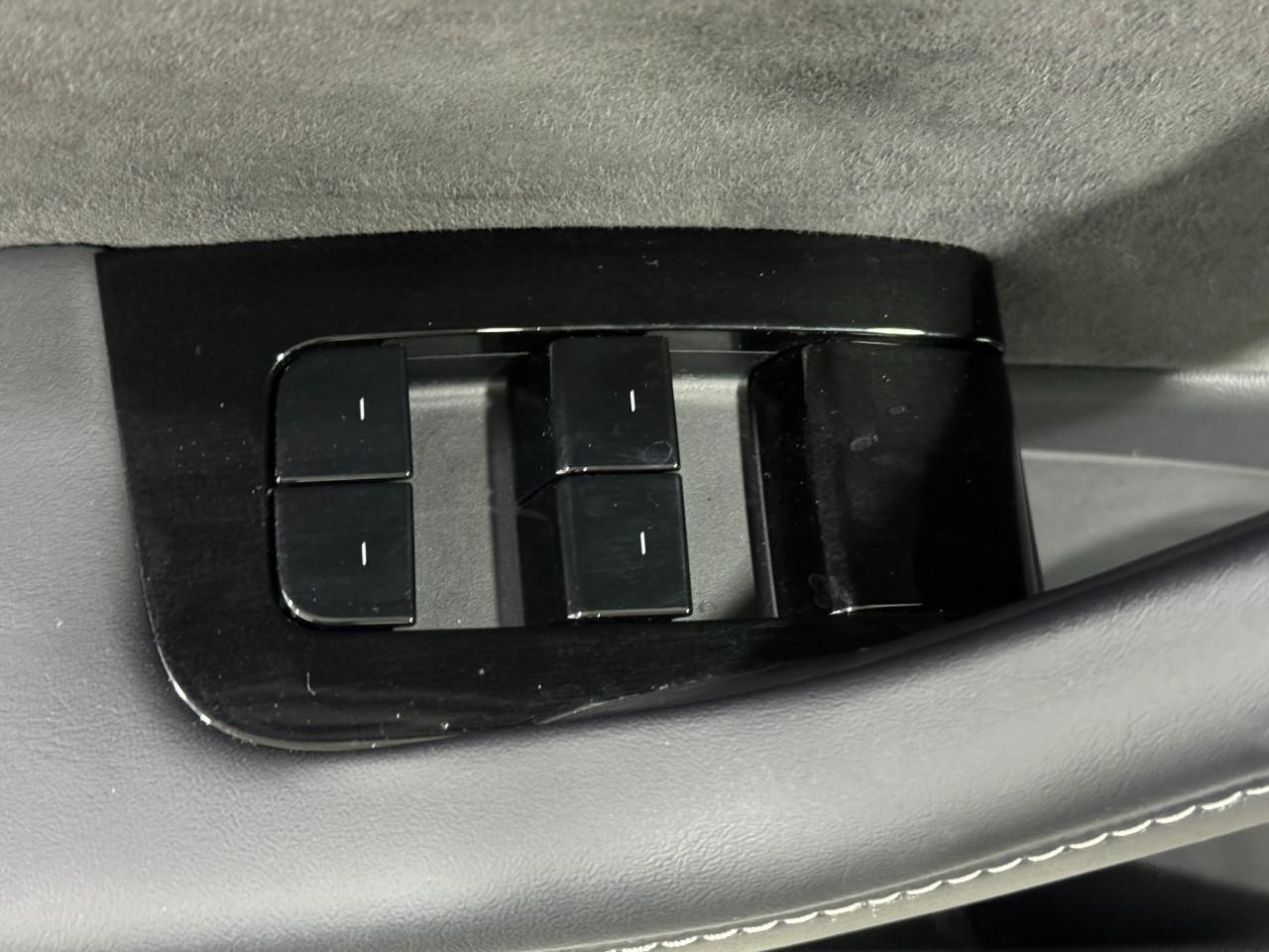 Tesla Model 3 Vehicle Full-screen Gallery Image 22