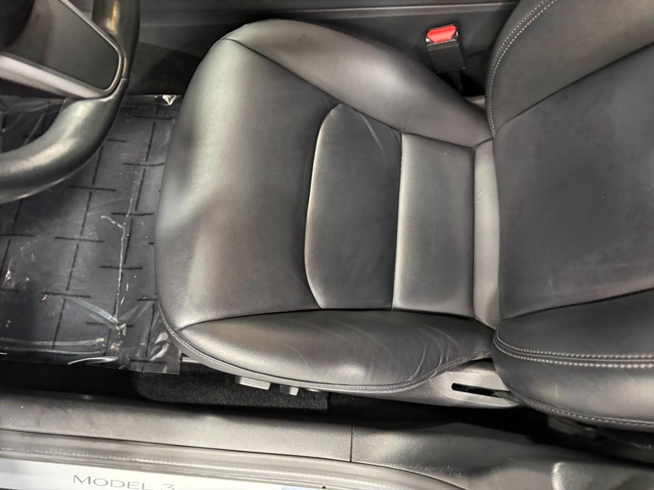 Tesla Model 3 Vehicle Full-screen Gallery Image 24