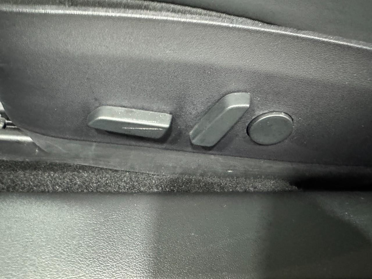 Tesla Model 3 Vehicle Full-screen Gallery Image 25