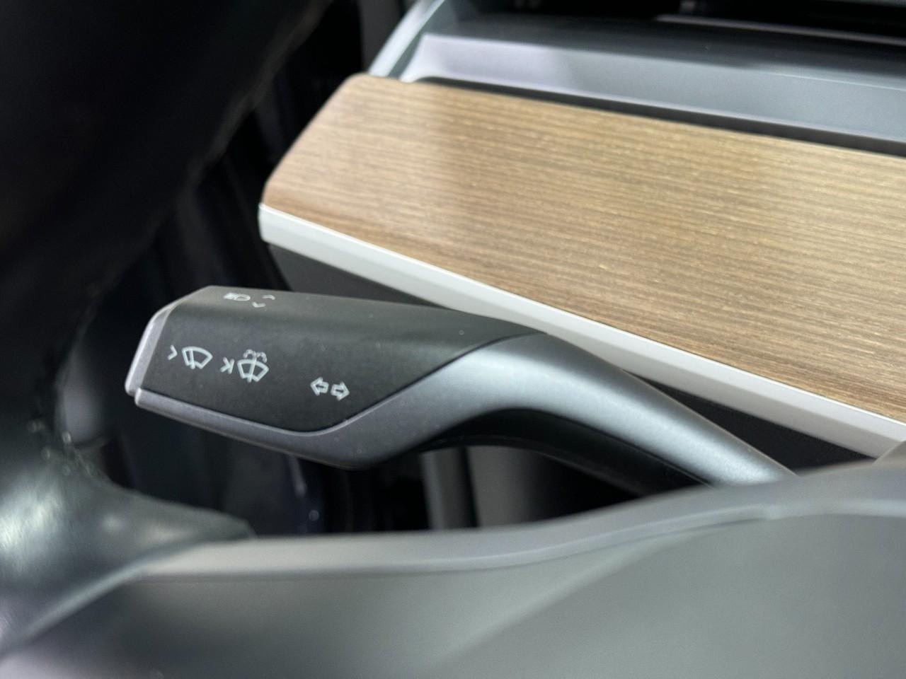 Tesla Model 3 Vehicle Full-screen Gallery Image 28