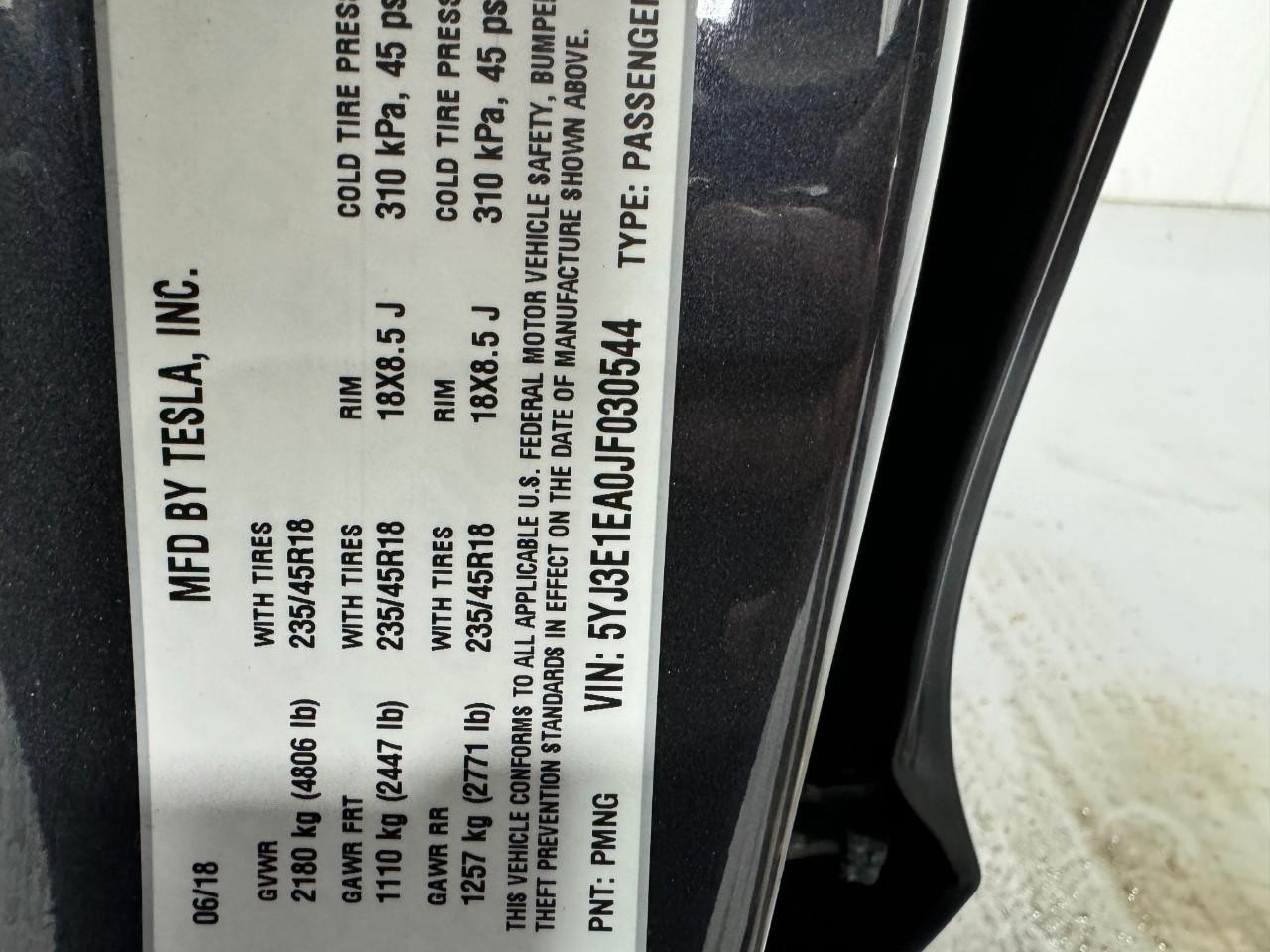 Tesla Model 3 Vehicle Full-screen Gallery Image 31