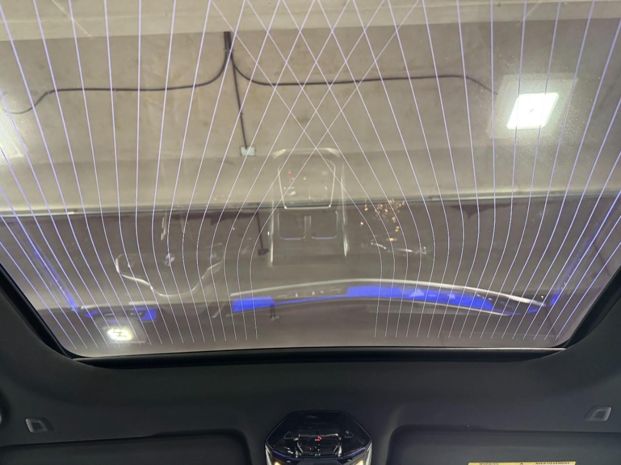 BMW 7 Series Vehicle Full-screen Gallery Image 11