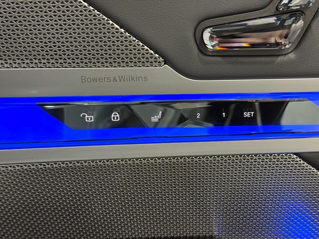 BMW 7 Series Vehicle Full-screen Gallery Image 20