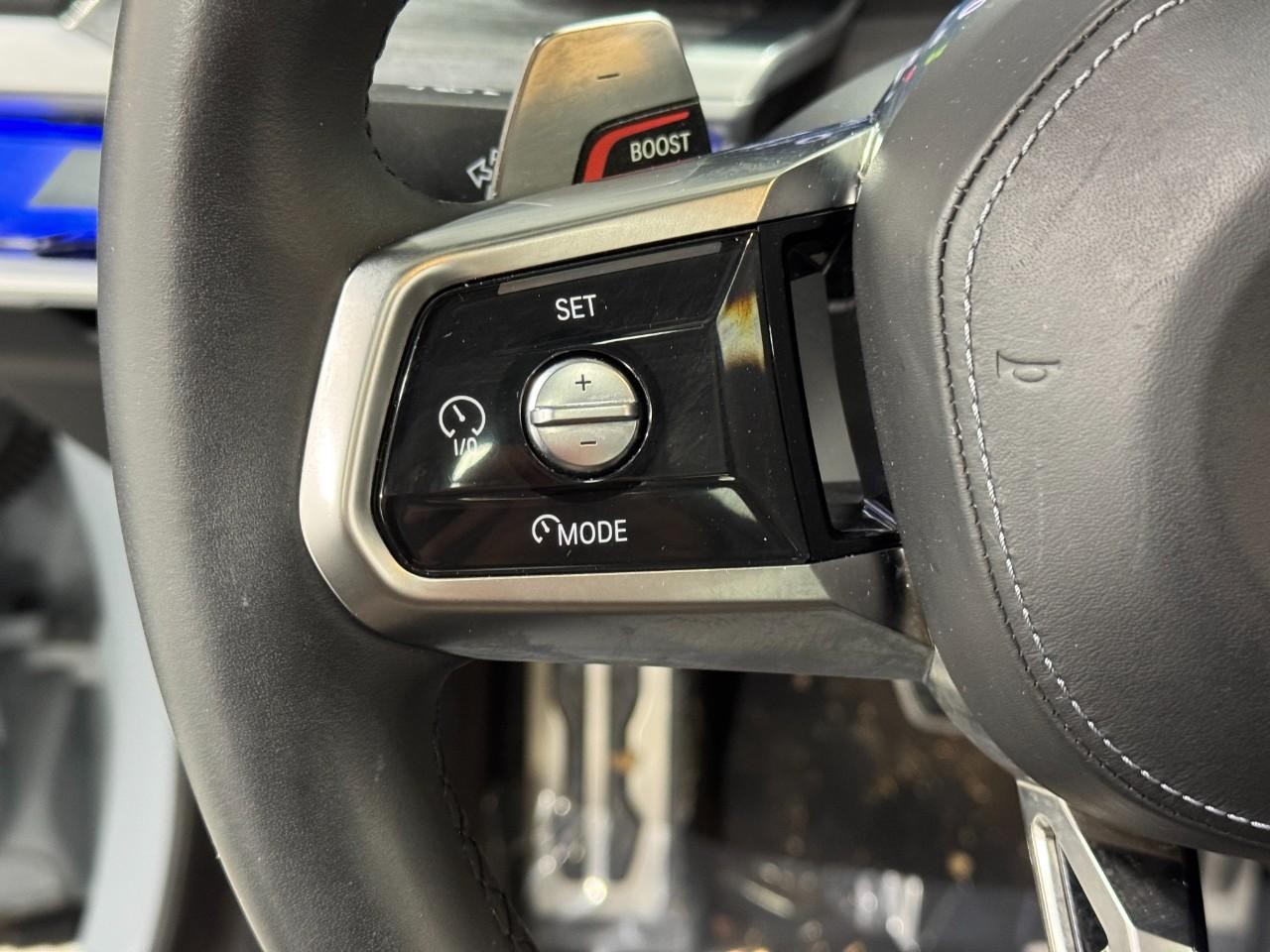 BMW 7 Series Vehicle Full-screen Gallery Image 28